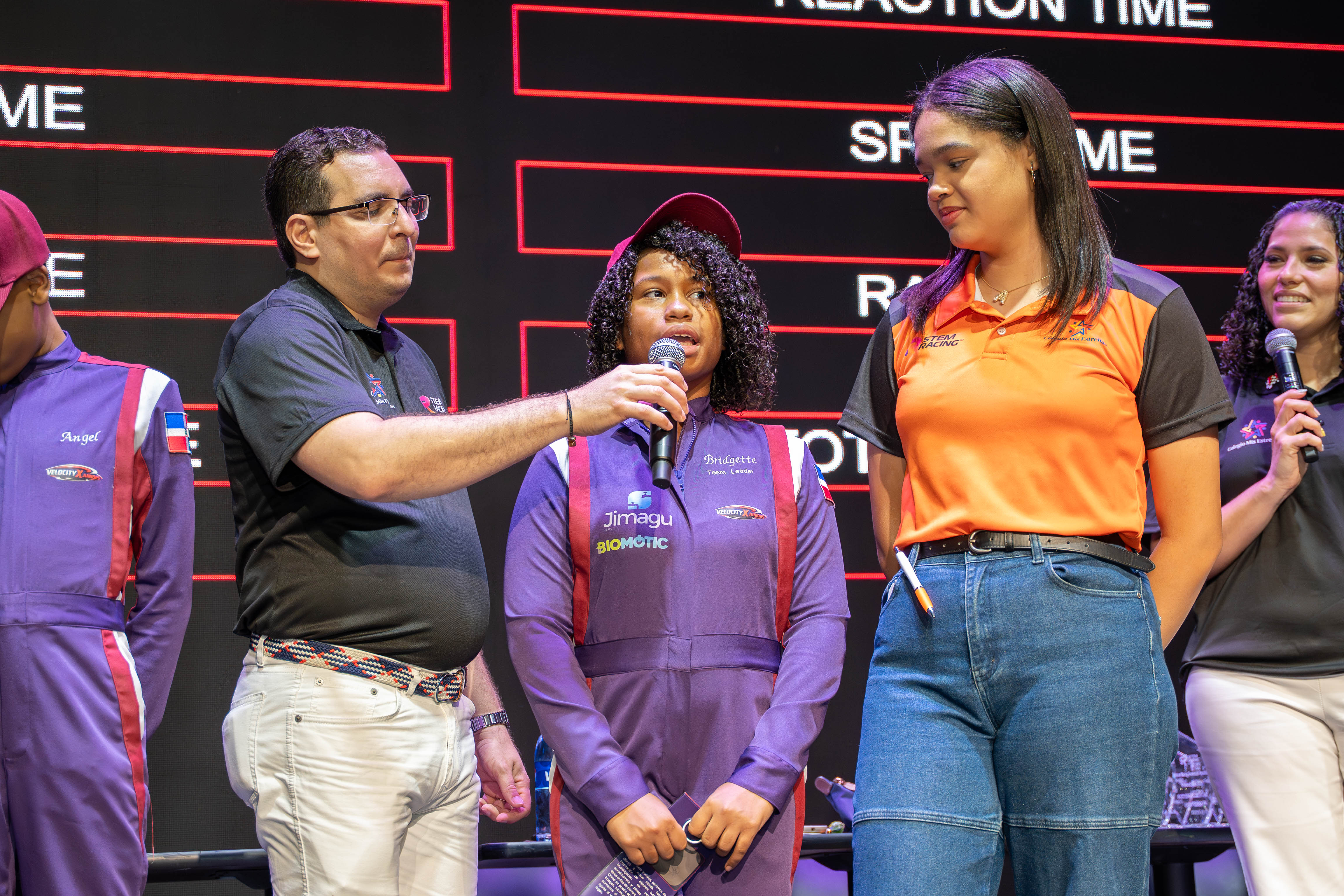 Momentos destacados del evento STEM Racing RD
